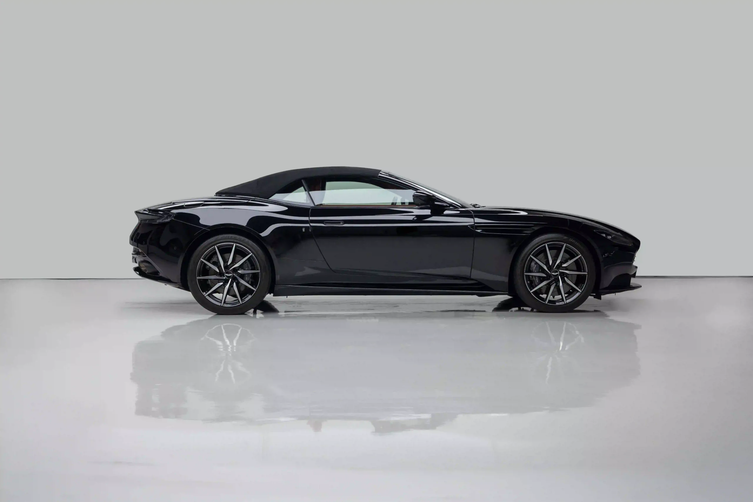 Aston Martin DB11 Volante